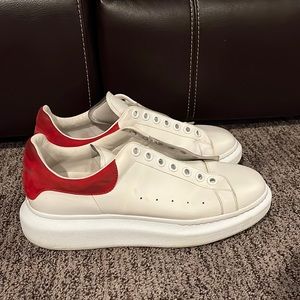 100% authentic Alexander Mcqueens size men 9.5 (no laces)